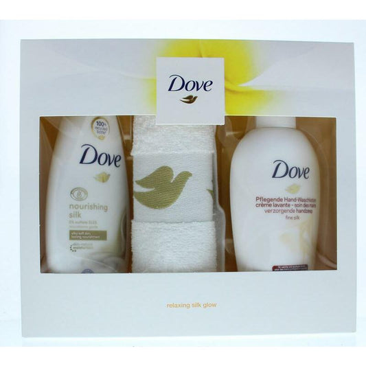 Dove Geschenkverpakking silk 2 producten met handdoek 1set